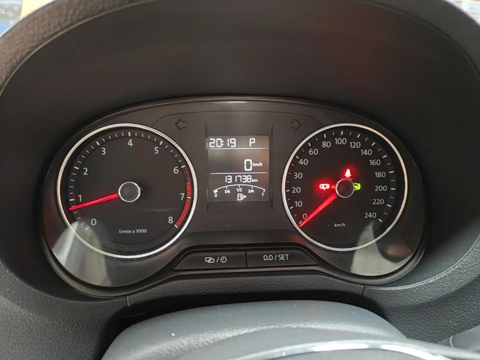 Volkswagen Polo 2014 1.6L Cross Polo Automatic — миниатюра 14