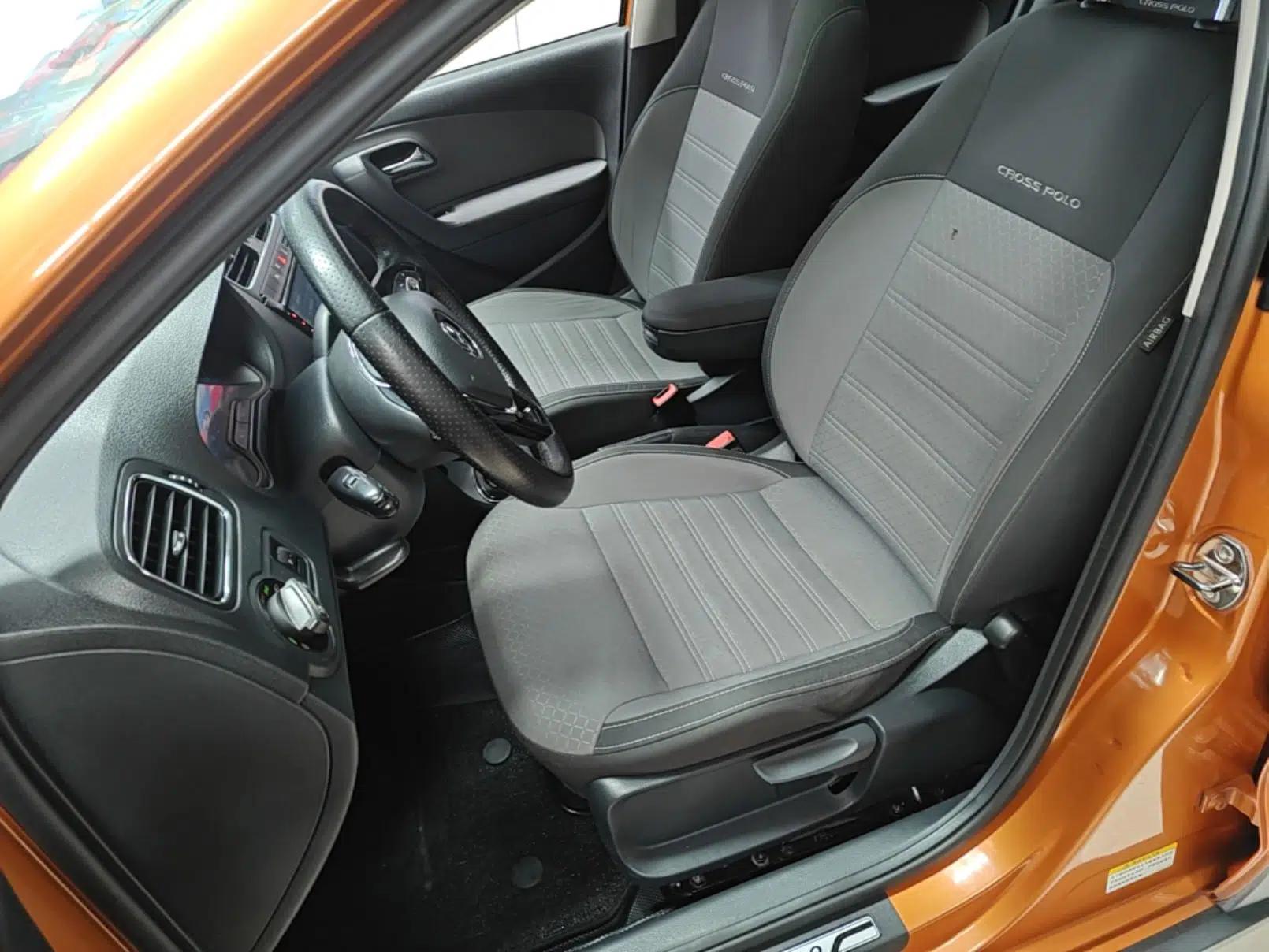 Volkswagen Polo 2014 1.6L Cross Polo Automatic — миниатюра 17