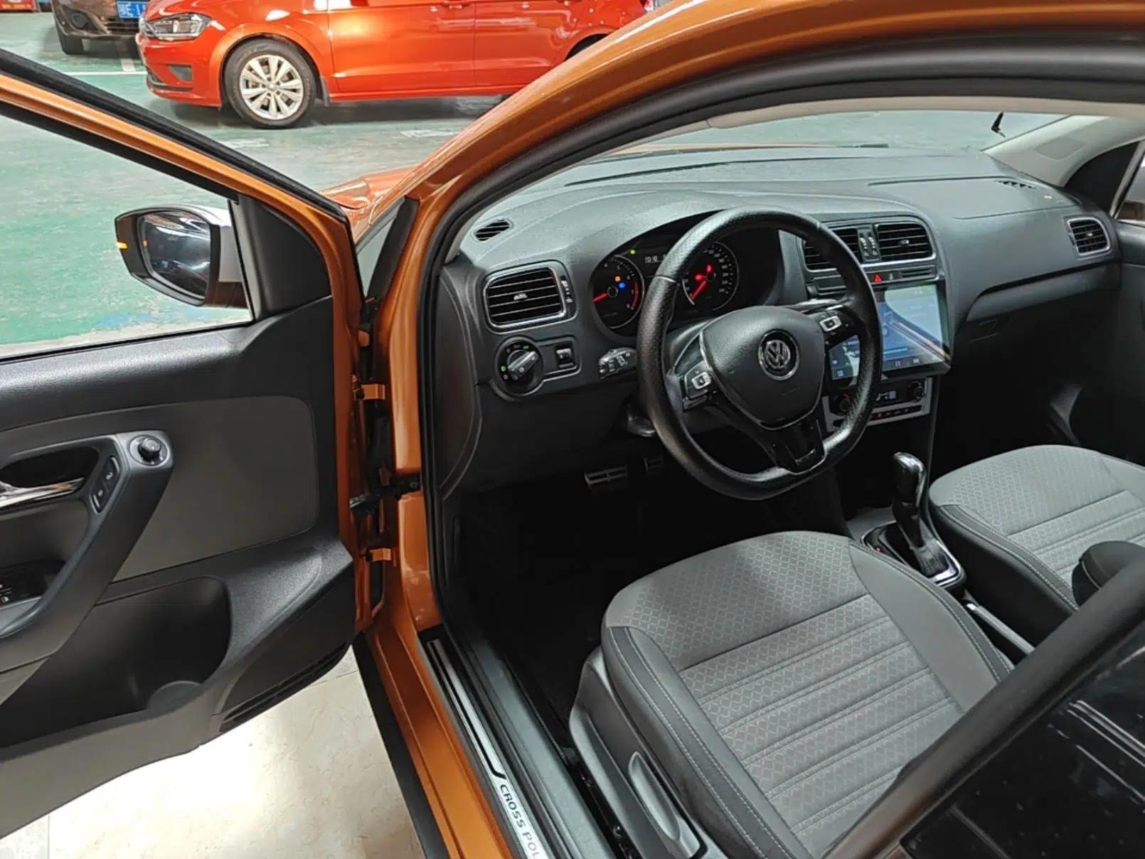 Volkswagen Polo 2014 1.6L Cross Polo Automatic — миниатюра 18