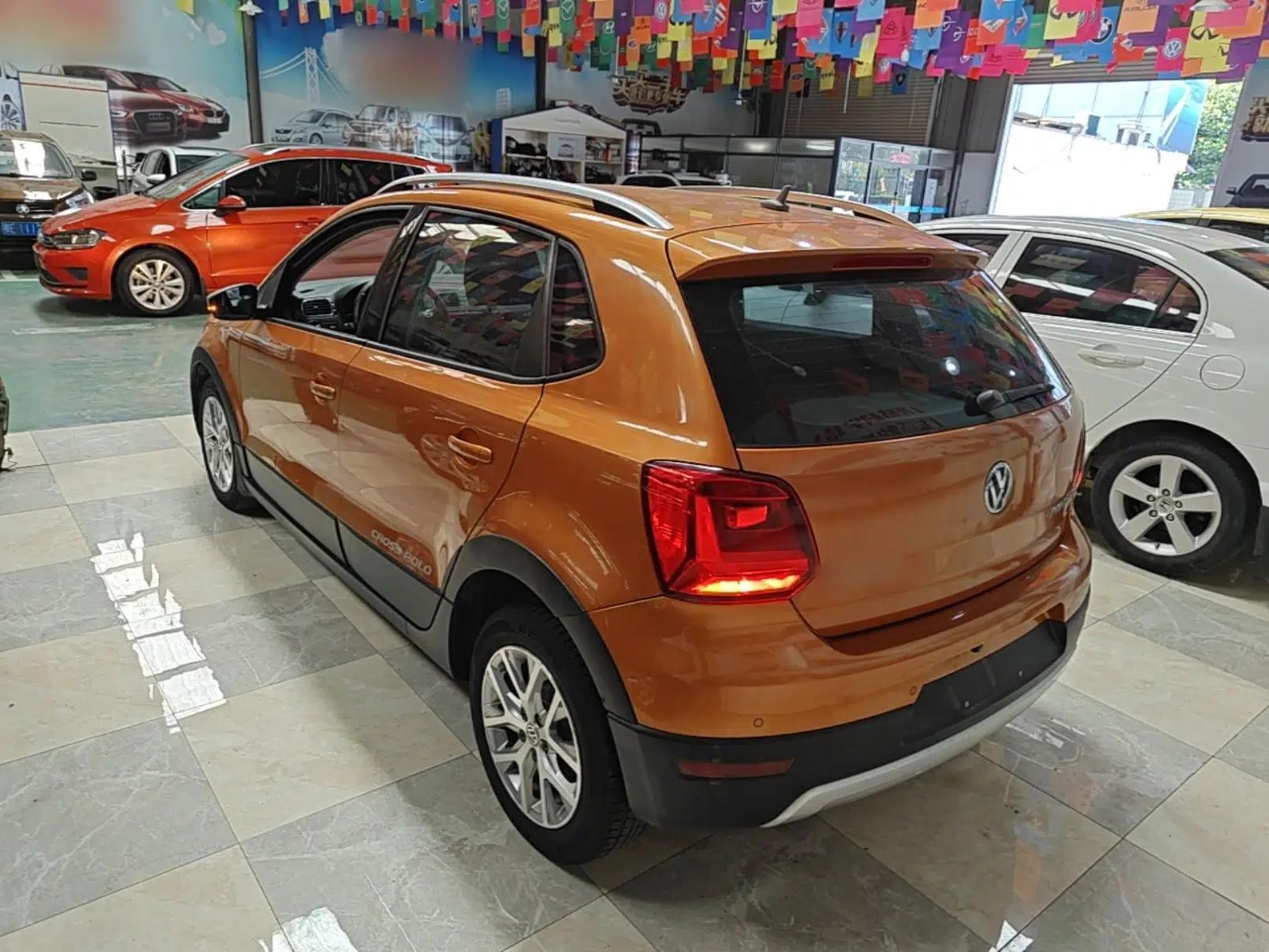 Volkswagen Polo 2014 1.6L Cross Polo Automatic — миниатюра 4