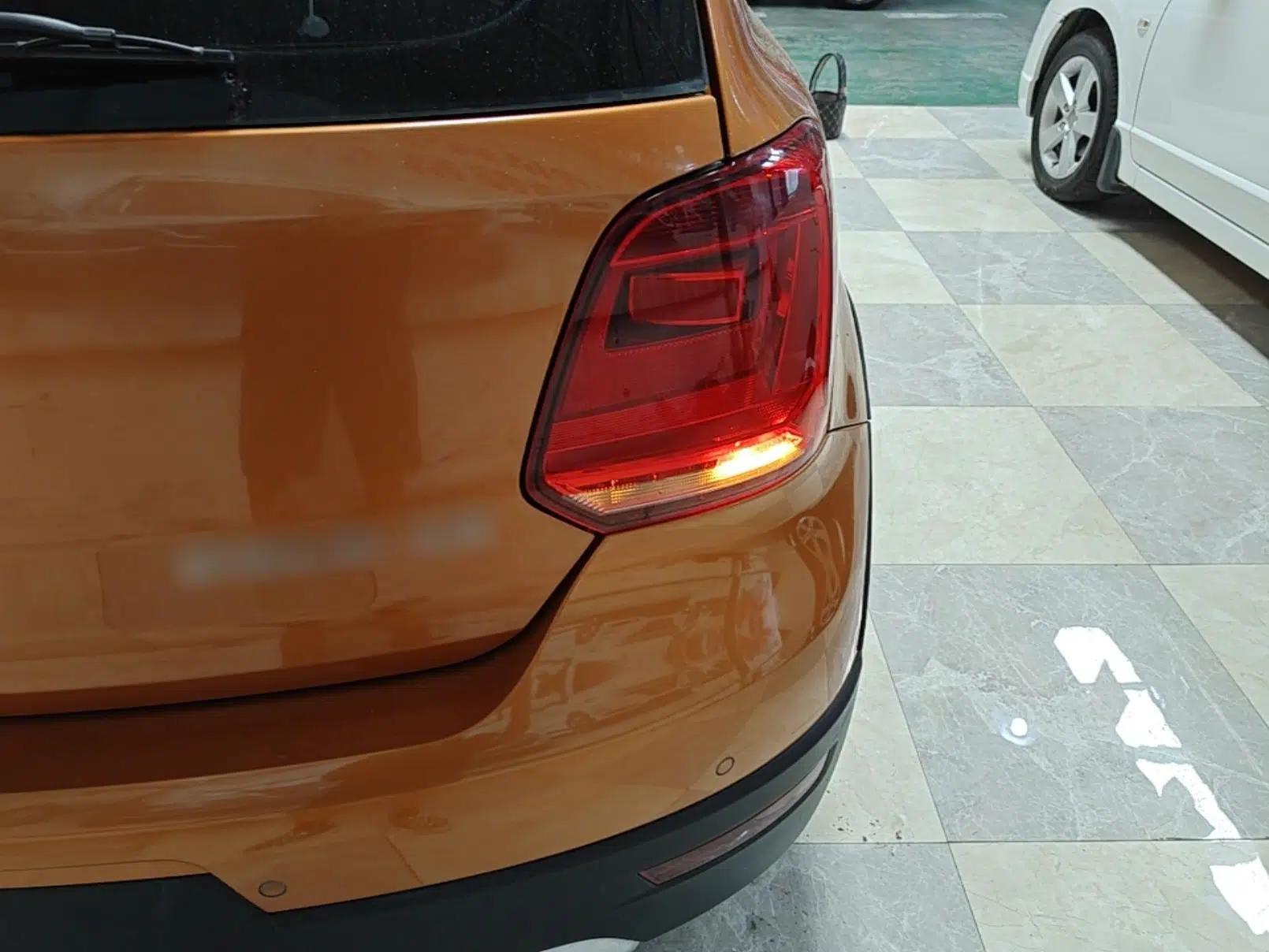 Volkswagen Polo 2014 1.6L Cross Polo Automatic — миниатюра 9