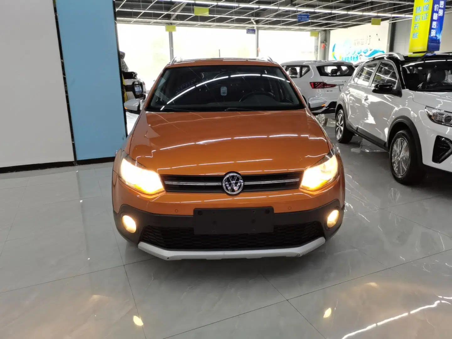Volkswagen Polo 2016 1.6L Cross Polo Automatic — миниатюра 2