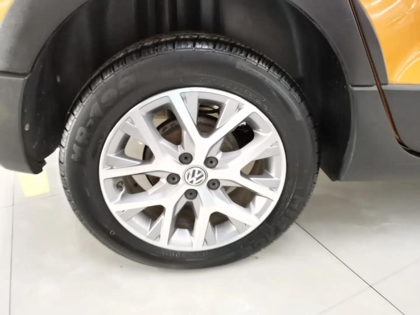 Volkswagen Polo 2016 1.6L Cross Polo Automatic — миниатюра 11