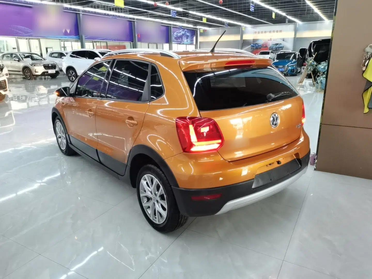Volkswagen Polo 2016 1.6L Cross Polo Automatic — миниатюра 4