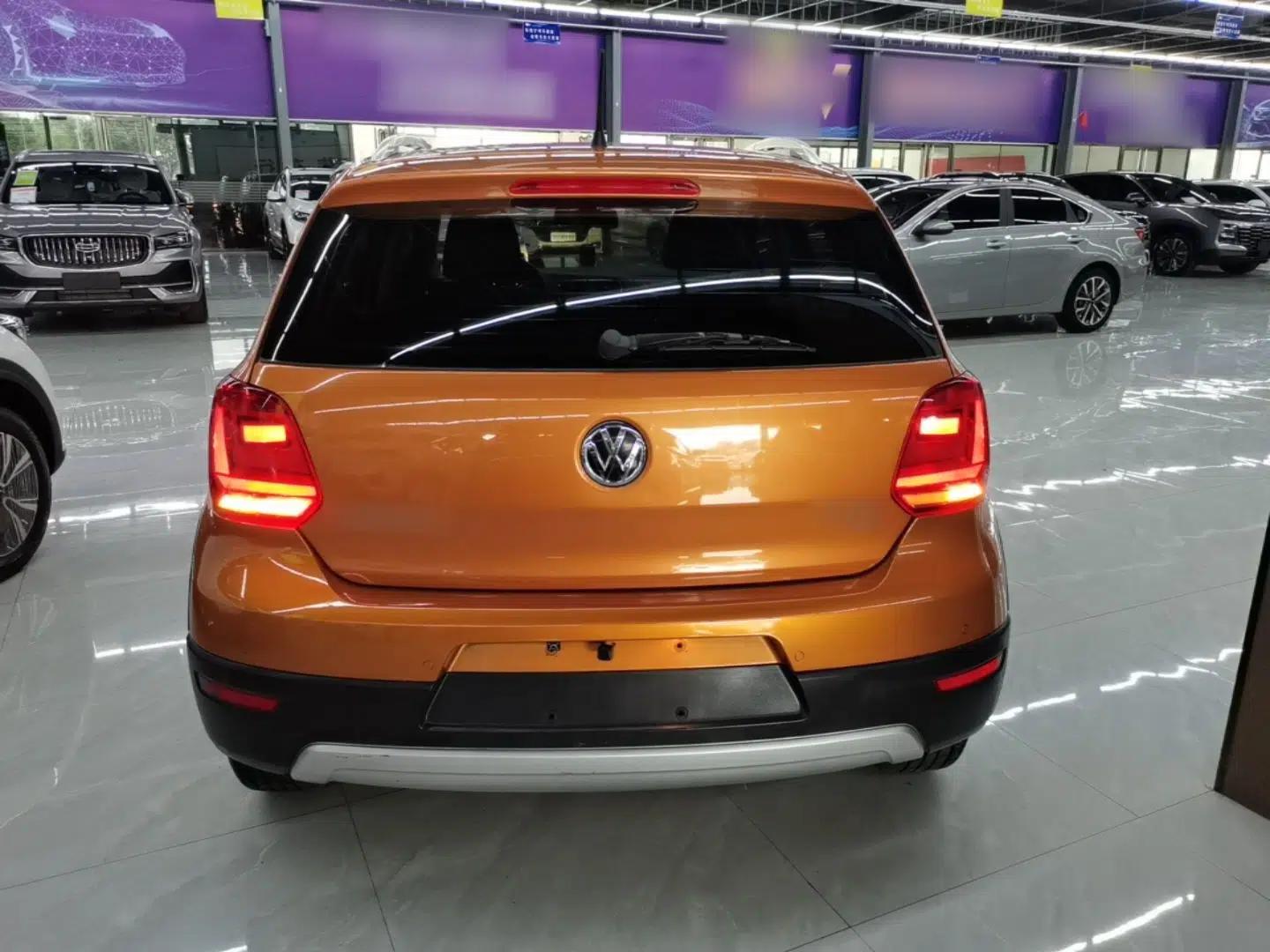 Volkswagen Polo 2016 1.6L Cross Polo Automatic — миниатюра 5