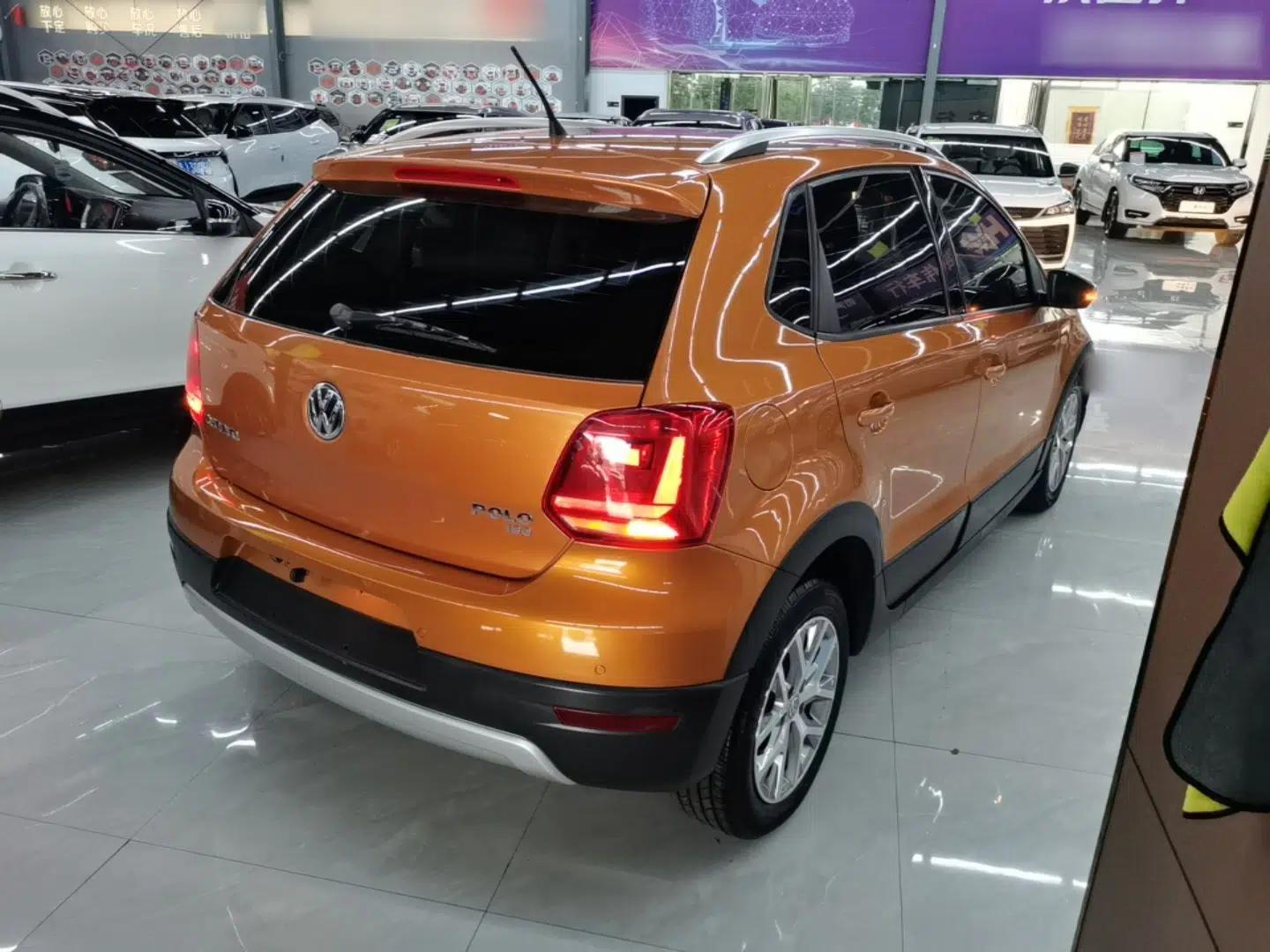 Volkswagen Polo 2016 1.6L Cross Polo Automatic — миниатюра 6