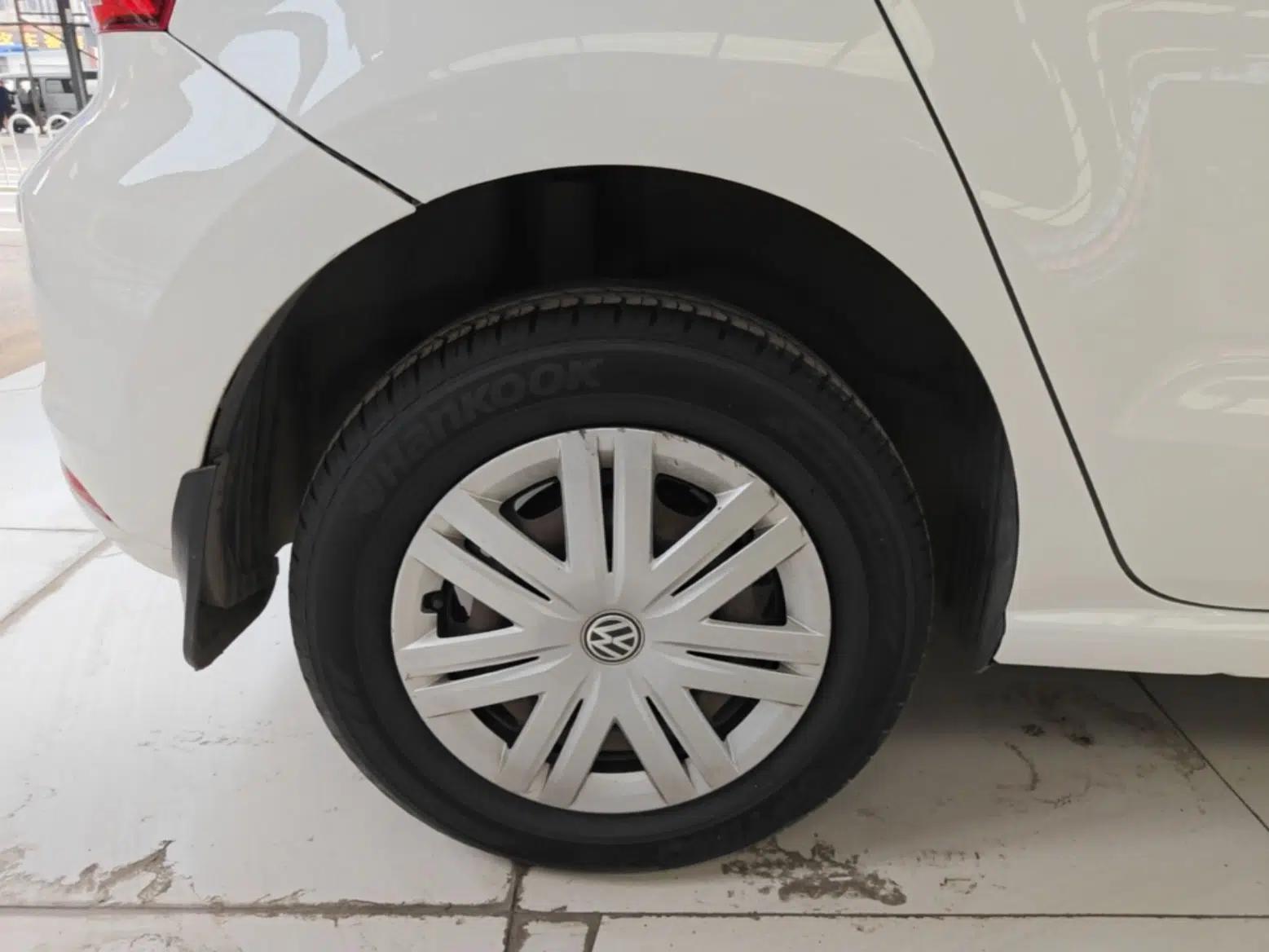 Volkswagen Polo 2016 1.4L Automatic Trendy Model — миниатюра 11