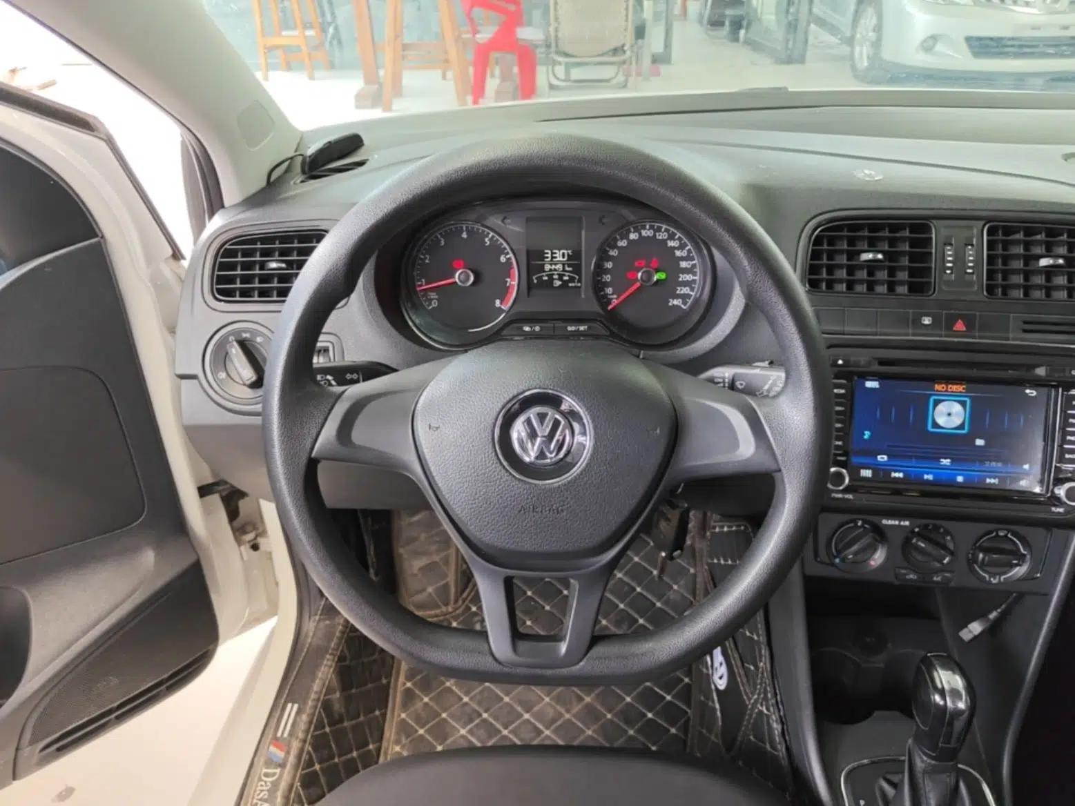 Volkswagen Polo 2016 1.4L Automatic Trendy Model — миниатюра 13