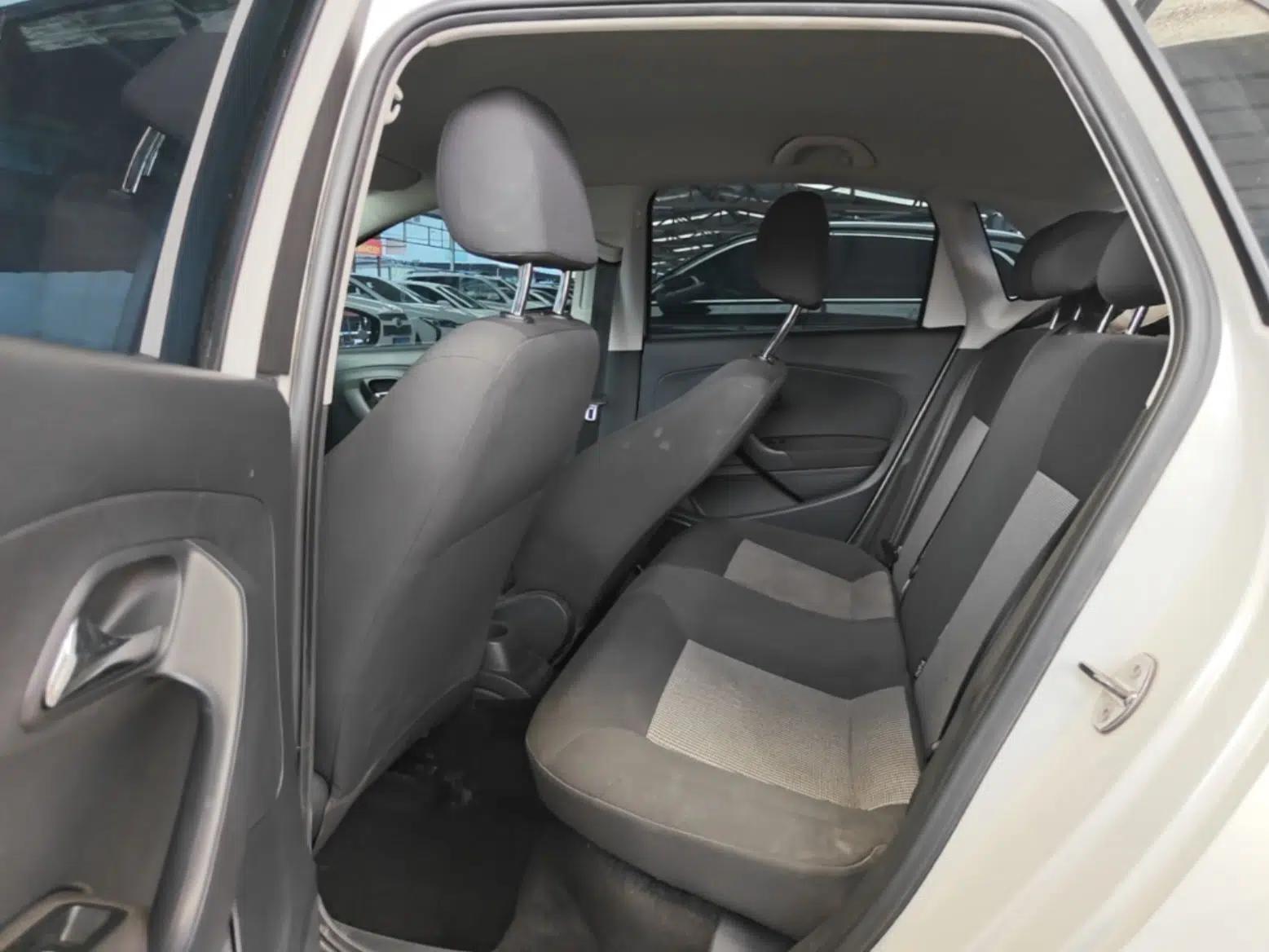 Volkswagen Polo 2016 1.4L Automatic Trendy Model — миниатюра 20