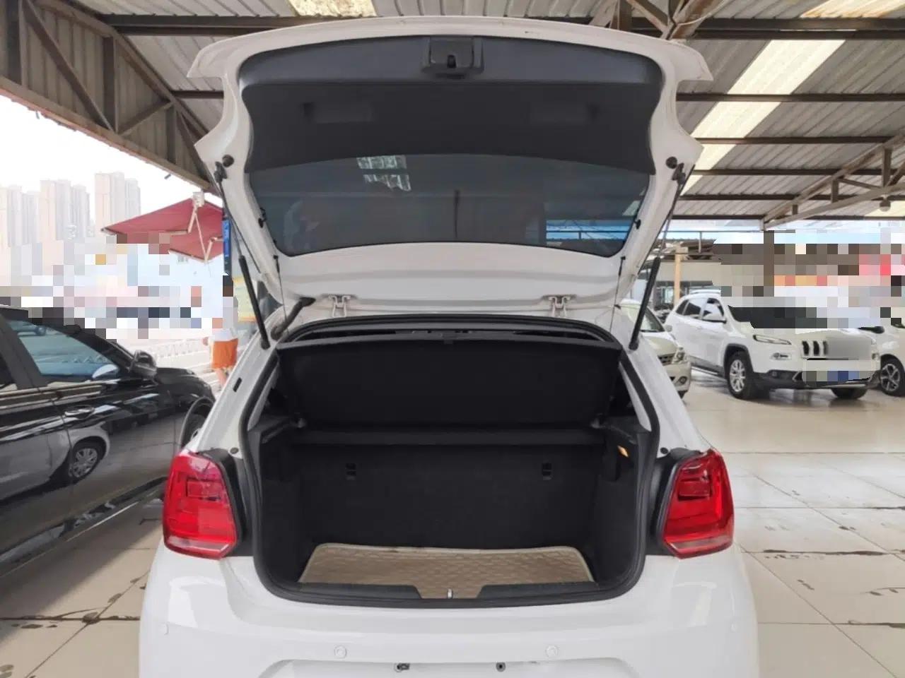 Volkswagen Polo 2016 1.4L Automatic Trendy Model — миниатюра 22