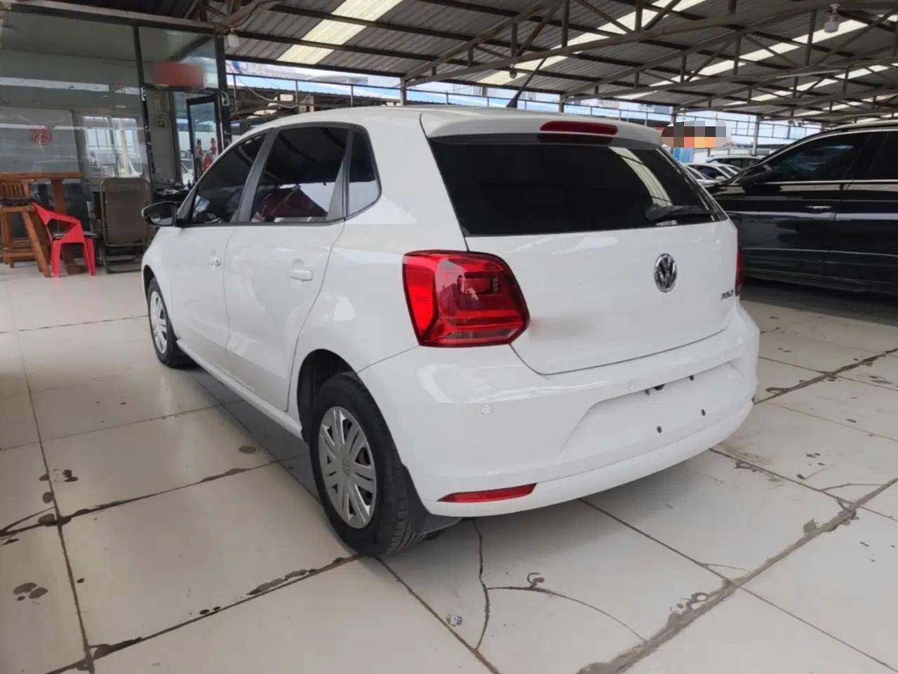 Volkswagen Polo 2016 1.4L Automatic Trendy Model — миниатюра 4