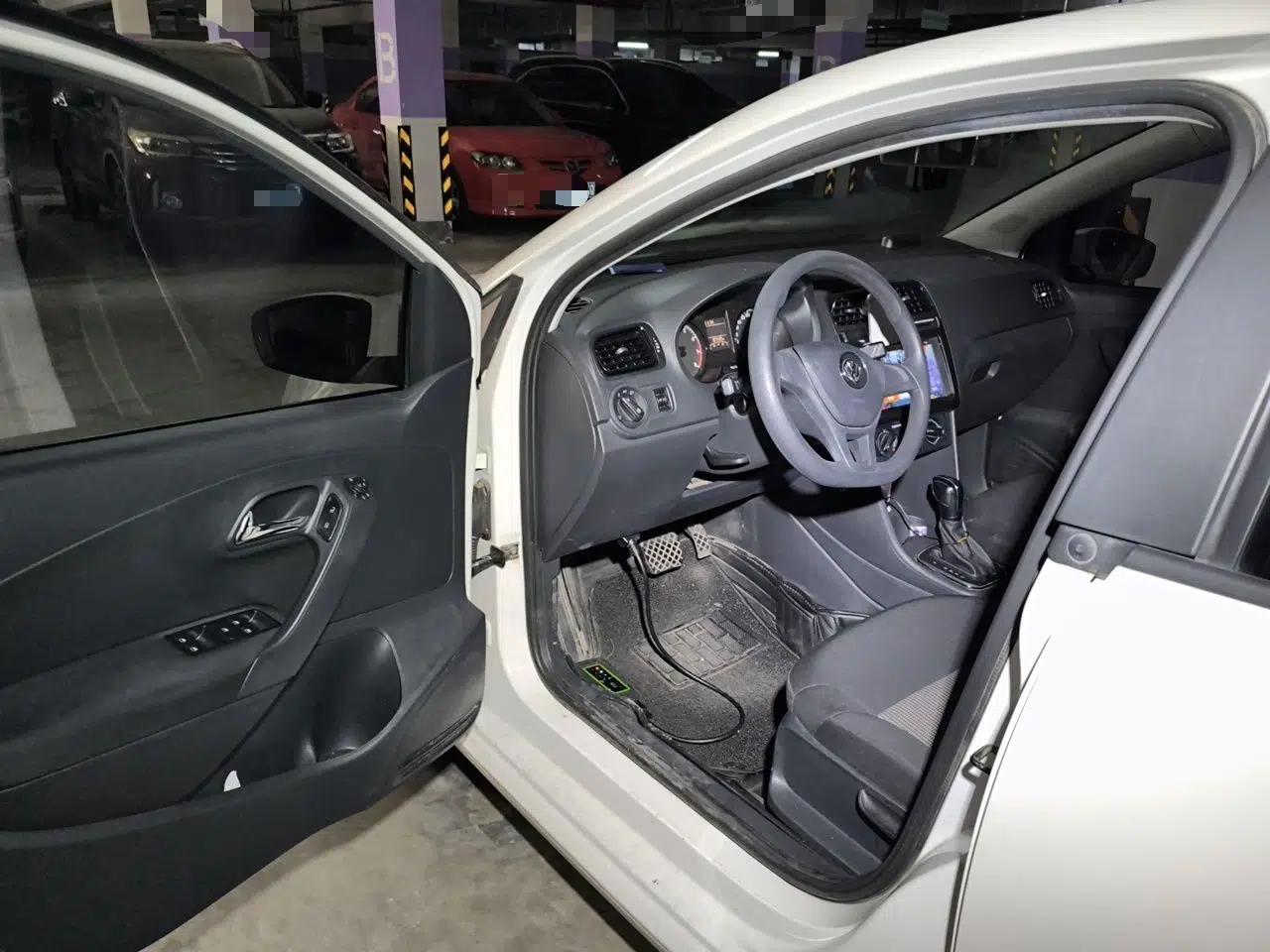 Volkswagen Polo 2016 1.4L Automatic Trendy Model — миниатюра 13