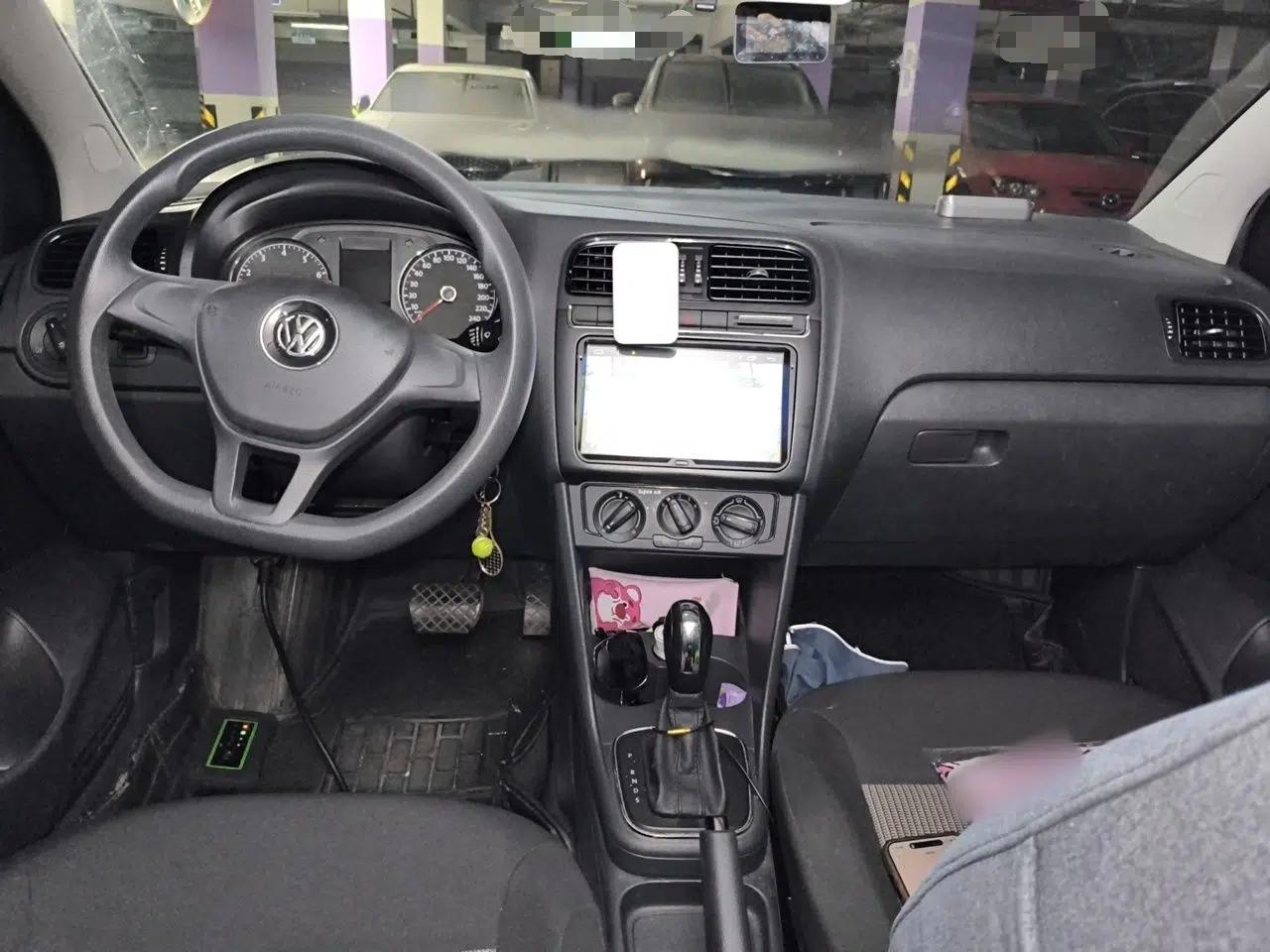 Volkswagen Polo 2016 1.4L Automatic Trendy Model — миниатюра 6