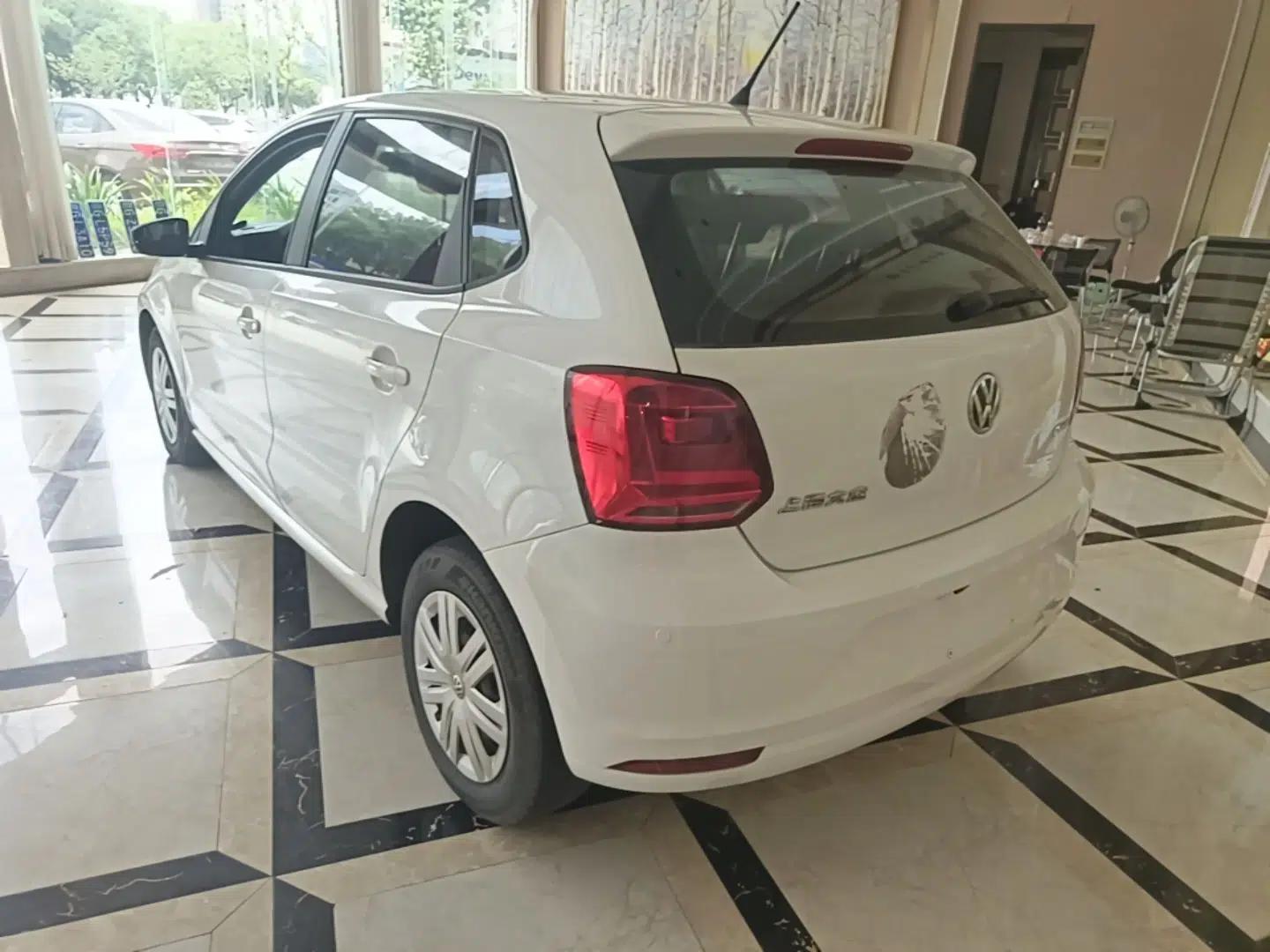 Volkswagen Polo 2016 1.4L Automatic Trendy Model — миниатюра 4