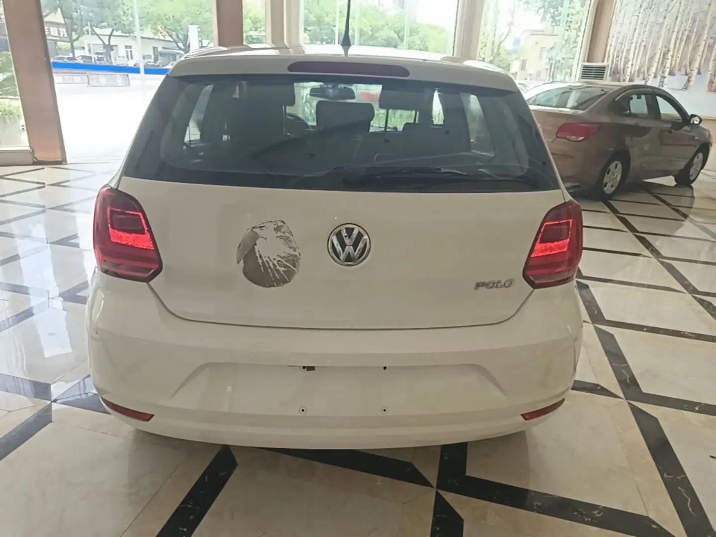 Volkswagen Polo 2016 1.4L Automatic Trendy Model — миниатюра 5
