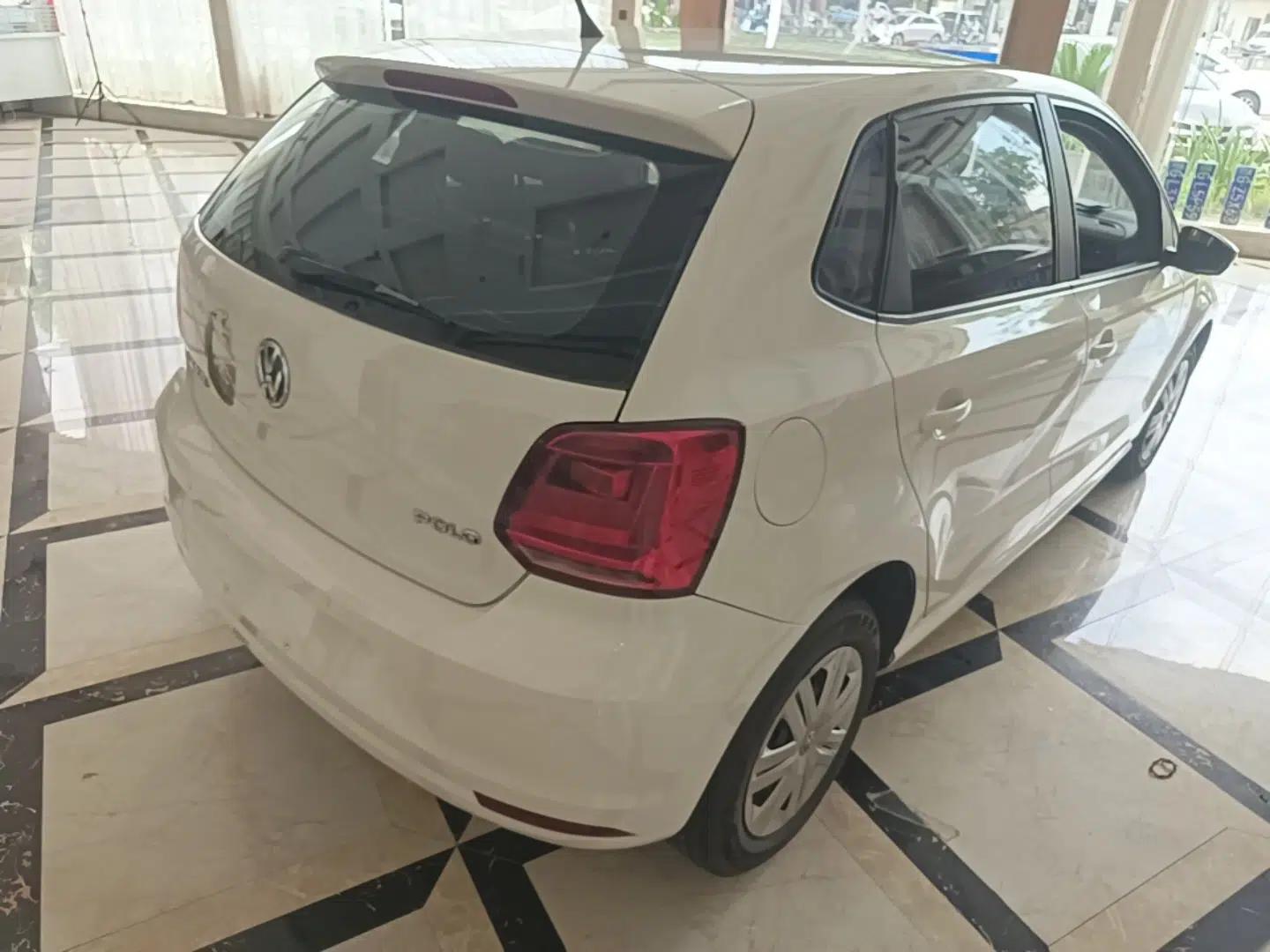Volkswagen Polo 2016 1.4L Automatic Trendy Model — миниатюра 6