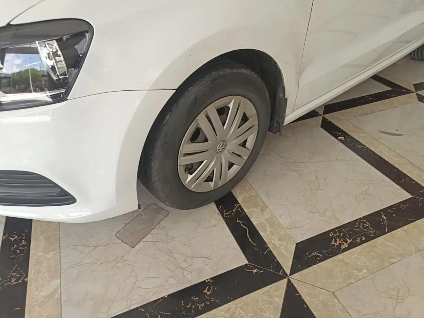 Volkswagen Polo 2016 1.4L Automatic Trendy Model — миниатюра 10
