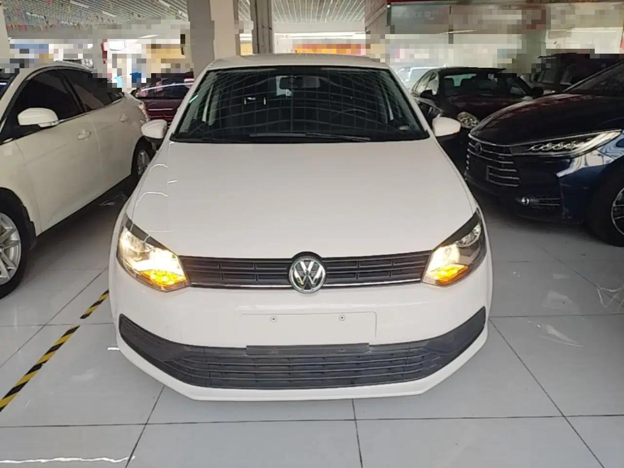 Volkswagen Polo 2016 1.4L Automatic Trendy Model — миниатюра 2