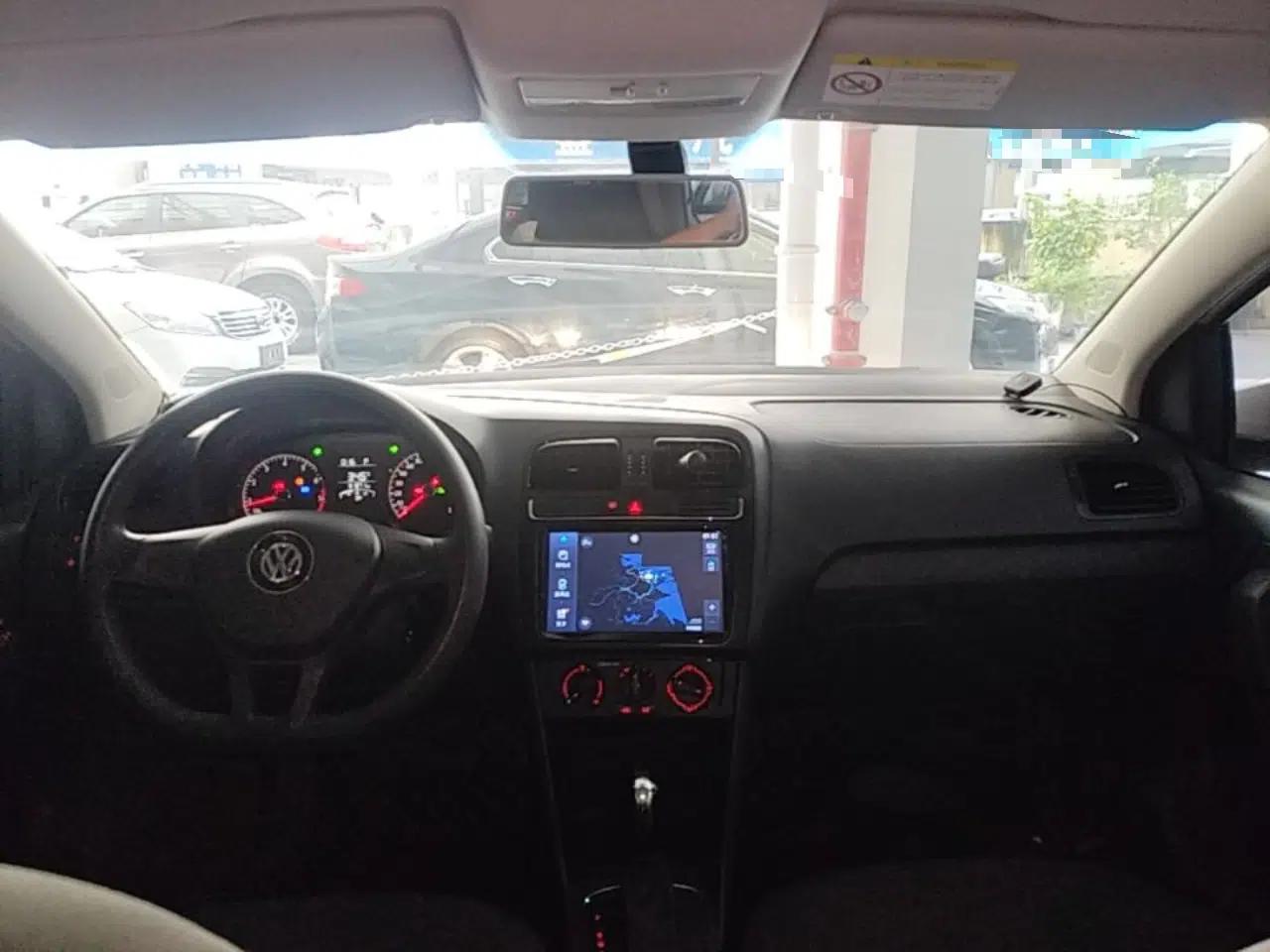 Volkswagen Polo 2016 1.4L Automatic Trendy Model — миниатюра 12