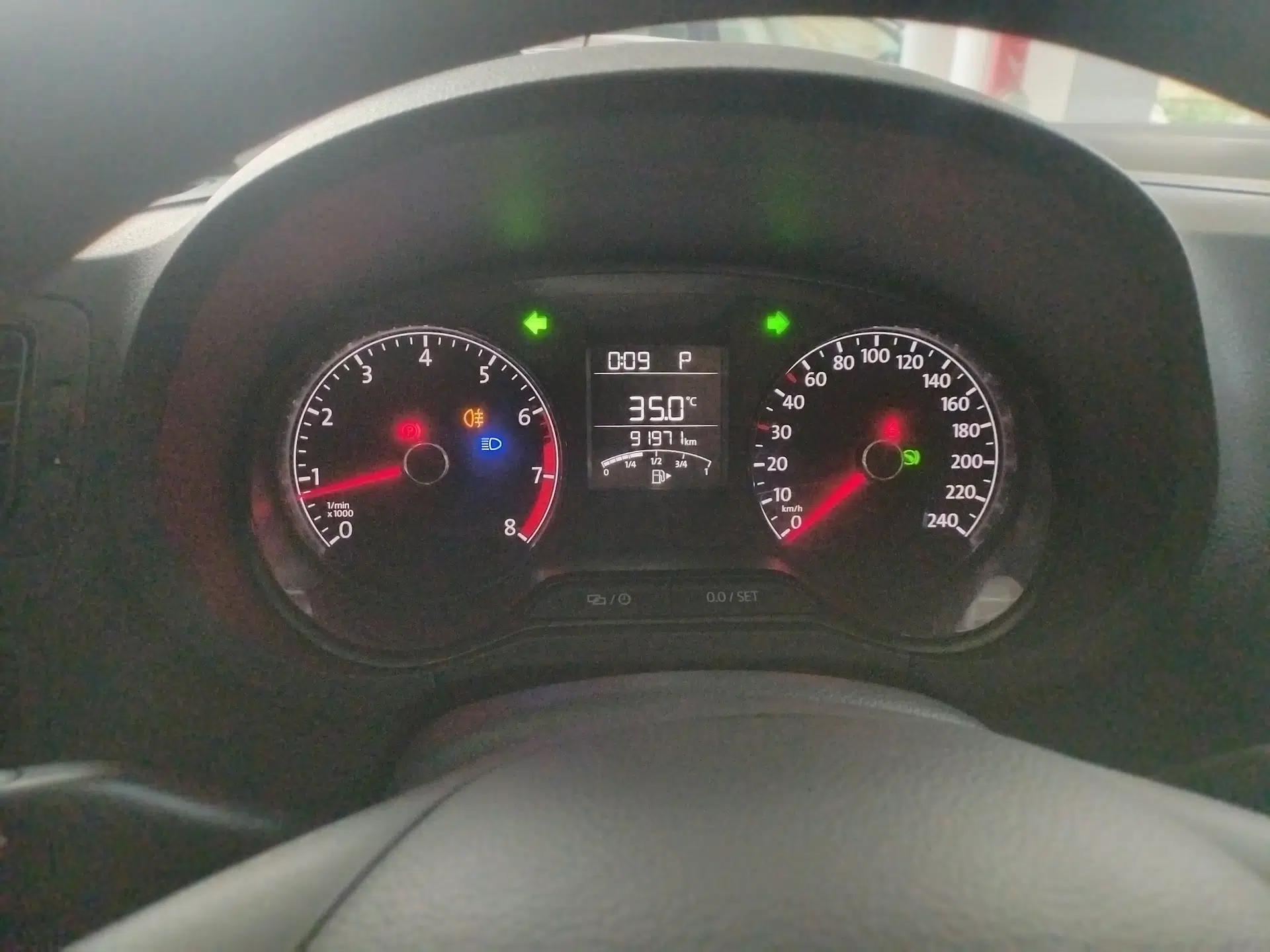 Volkswagen Polo 2016 1.4L Automatic Trendy Model — миниатюра 14