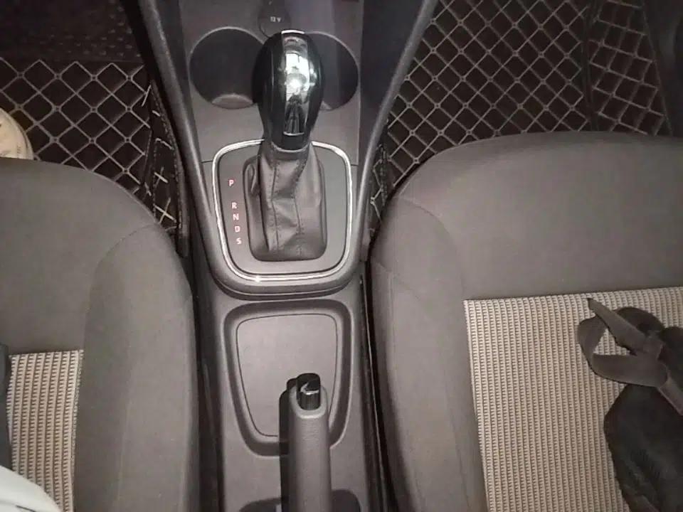 Volkswagen Polo 2016 1.4L Automatic Trendy Model — миниатюра 16