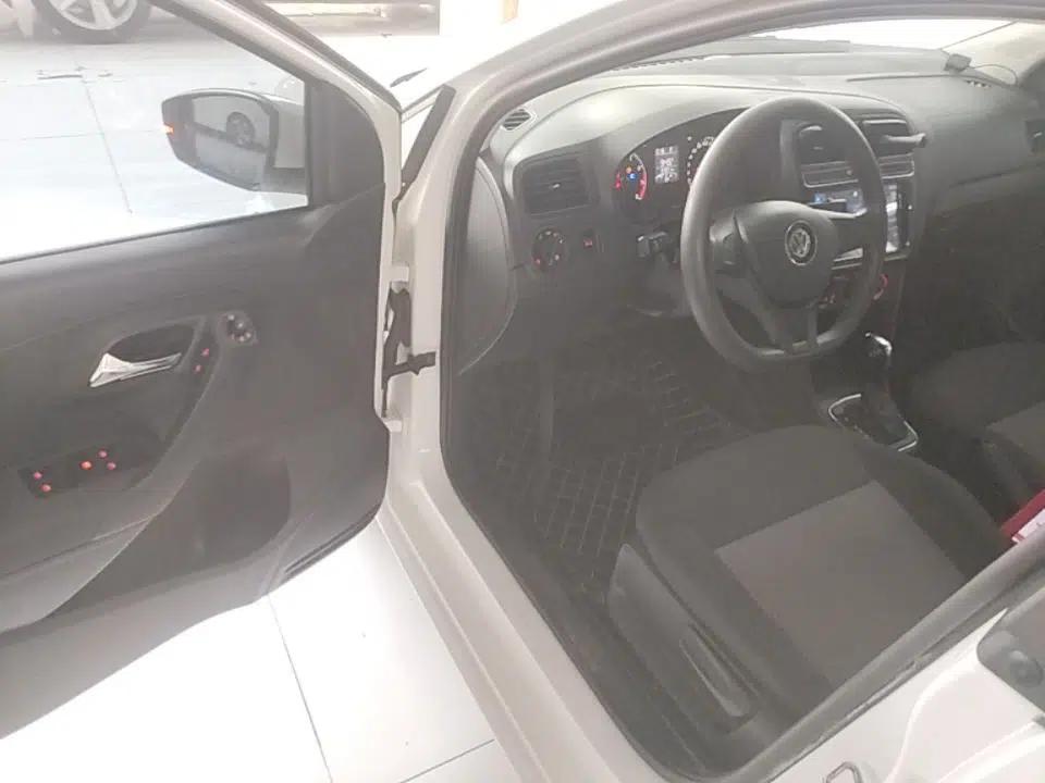 Volkswagen Polo 2016 1.4L Automatic Trendy Model — миниатюра 18