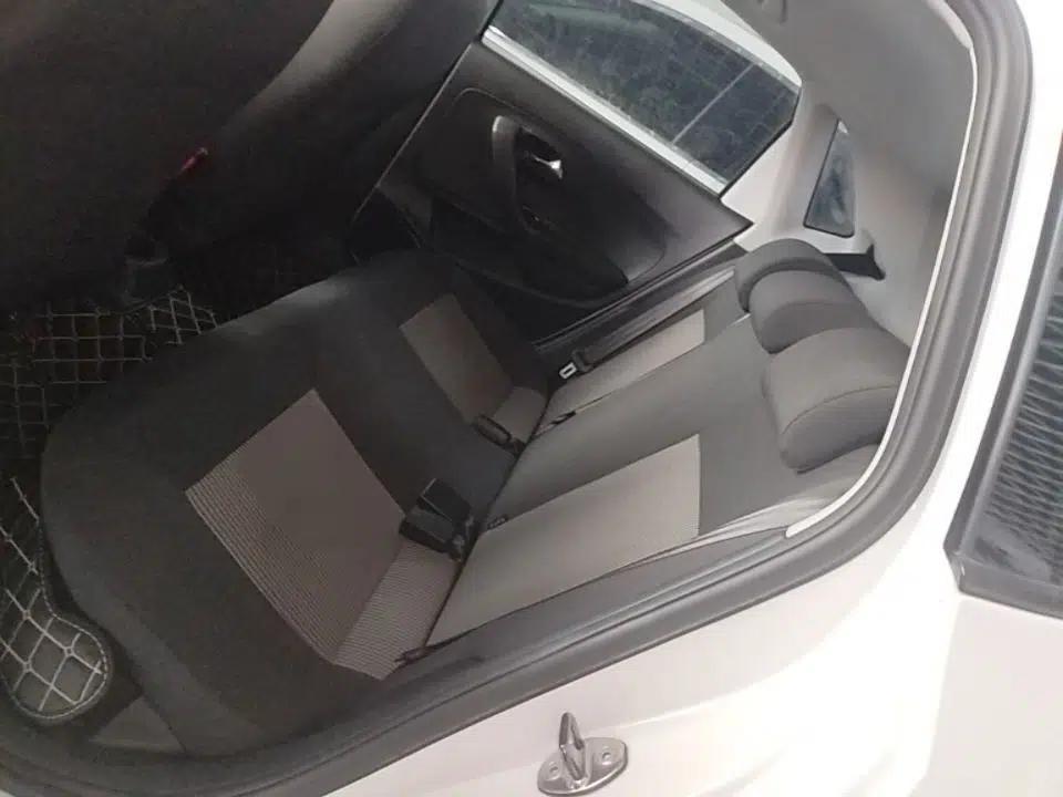 Volkswagen Polo 2016 1.4L Automatic Trendy Model — миниатюра 20