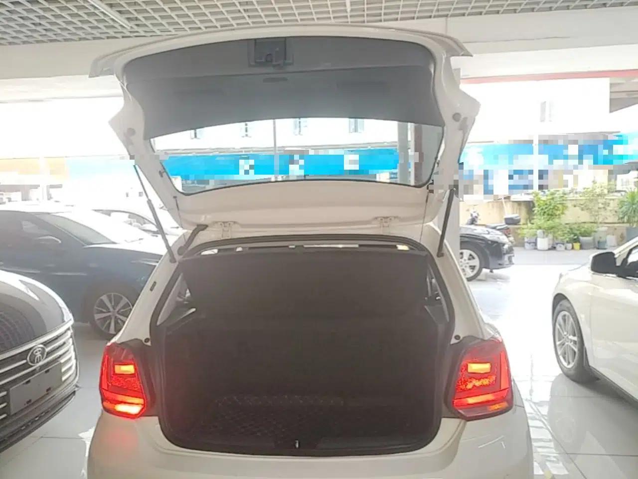 Volkswagen Polo 2016 1.4L Automatic Trendy Model — миниатюра 22