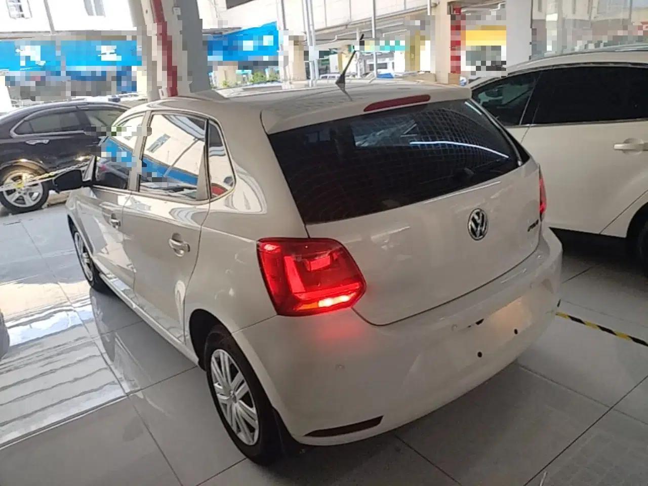 Volkswagen Polo 2016 1.4L Automatic Trendy Model — миниатюра 4