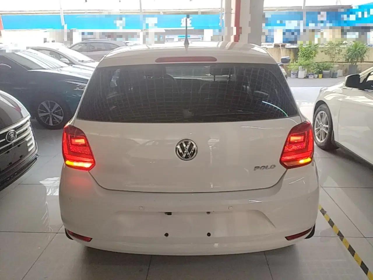 Volkswagen Polo 2016 1.4L Automatic Trendy Model — миниатюра 5