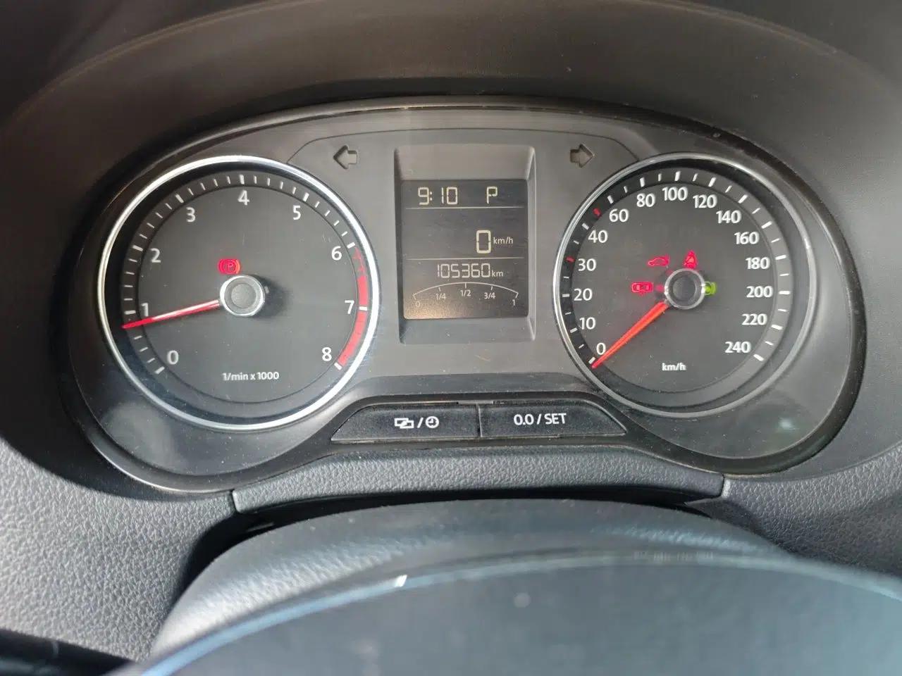 Volkswagen Polo 2014 1.6L Cross Polo Automatic — миниатюра 12