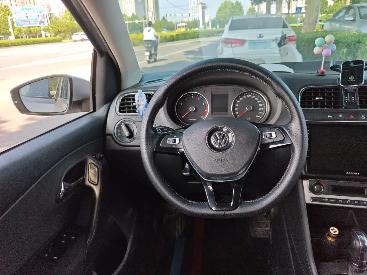 Volkswagen Polo 2014 1.6L Cross Polo Automatic — миниатюра 10