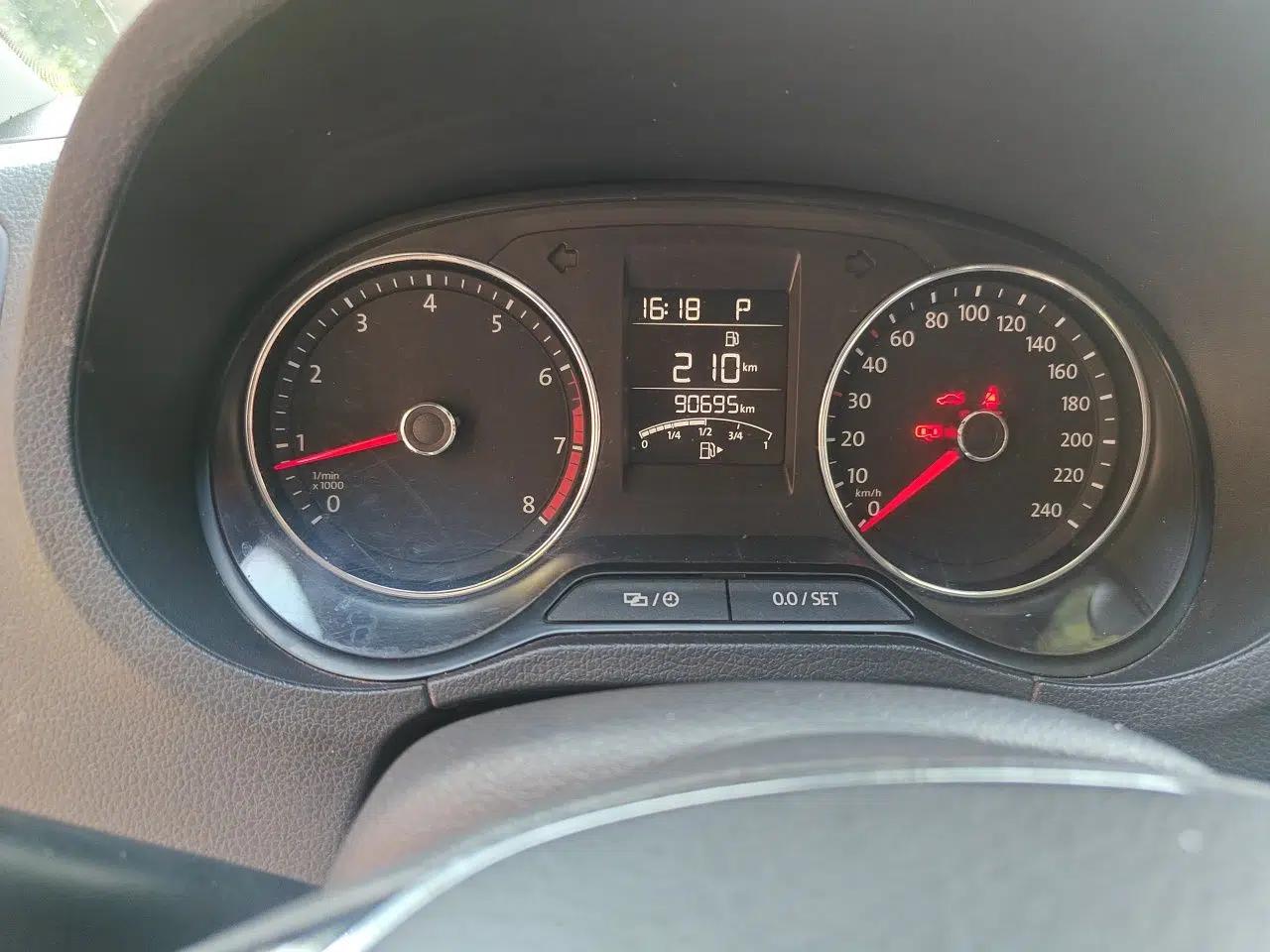 Volkswagen Polo 2016 1.6L Automatic Comfort Model — миниатюра 12