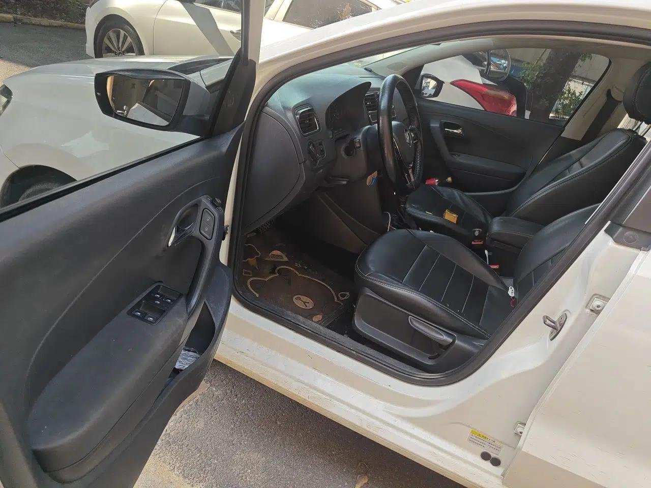 Volkswagen Polo 2016 1.6L Automatic Comfort Model — миниатюра 16