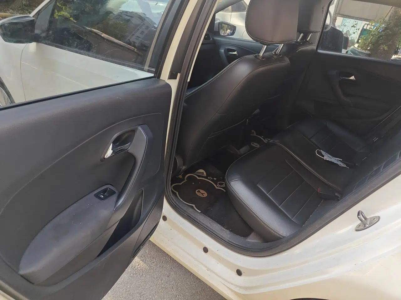 Volkswagen Polo 2016 1.6L Automatic Comfort Model — миниатюра 17