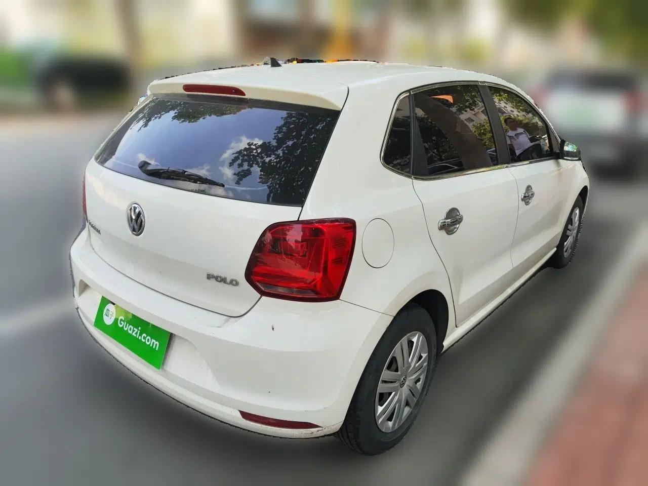 Volkswagen Polo 2016 1.4L Manual Fashion Model — миниатюра 6