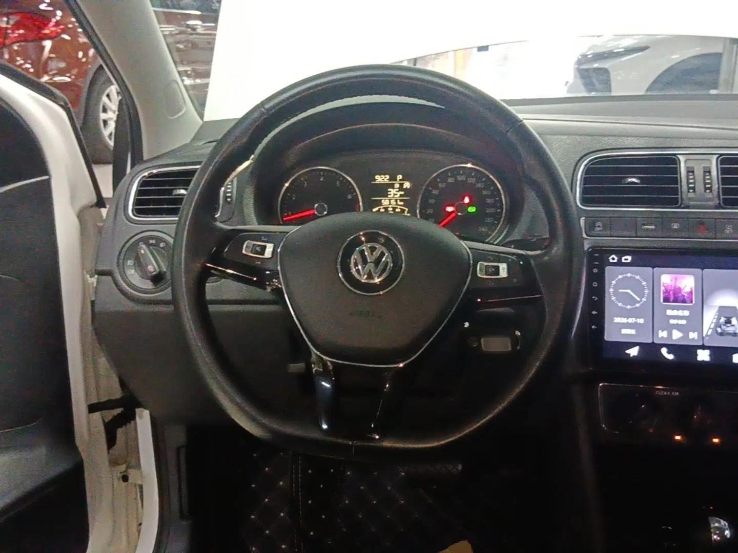 Volkswagen Polo 2018 1.5L Automatic Enjoyment Model — миниатюра 13
