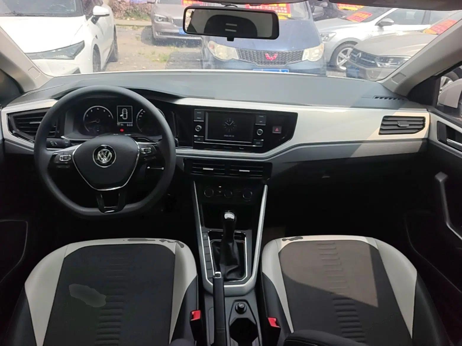 Volkswagen Polo 2019 Plus 1.5L Automatic Colorful Technology Edition — миниатюра 12