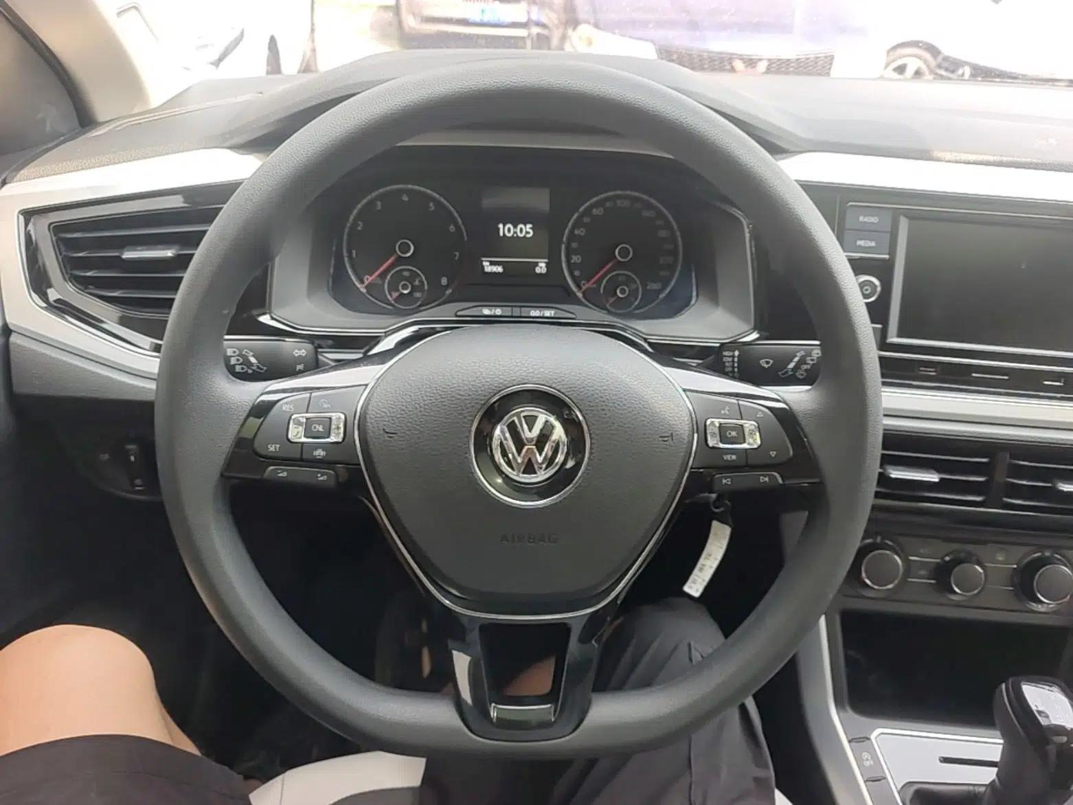 Volkswagen Polo 2019 Plus 1.5L Automatic Colorful Technology Edition — миниатюра 13