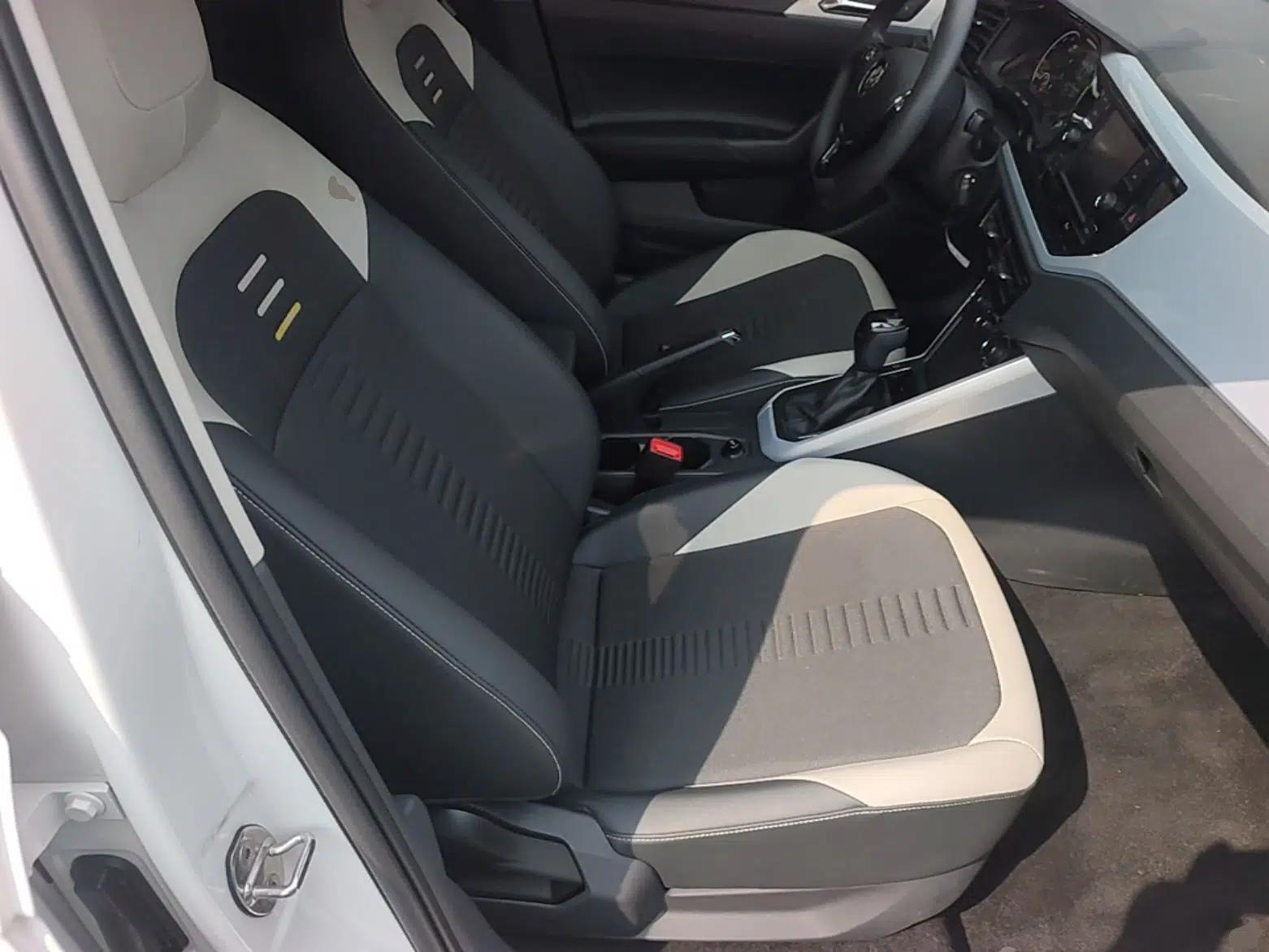 Volkswagen Polo 2019 Plus 1.5L Automatic Colorful Technology Edition — миниатюра 19