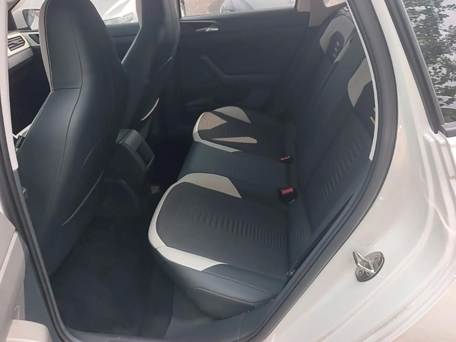 Volkswagen Polo 2019 Plus 1.5L Automatic Colorful Technology Edition — миниатюра 20