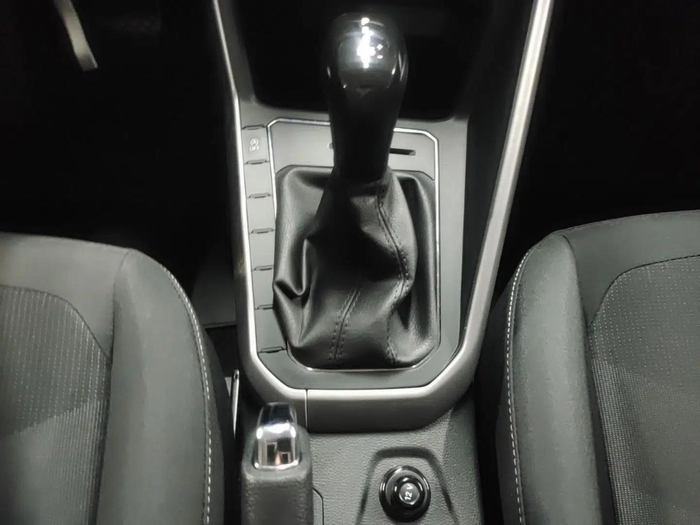 Volkswagen Polo 2019 Plus 1.5L Automatic Panoramic Enjoyment Edition — миниатюра 16