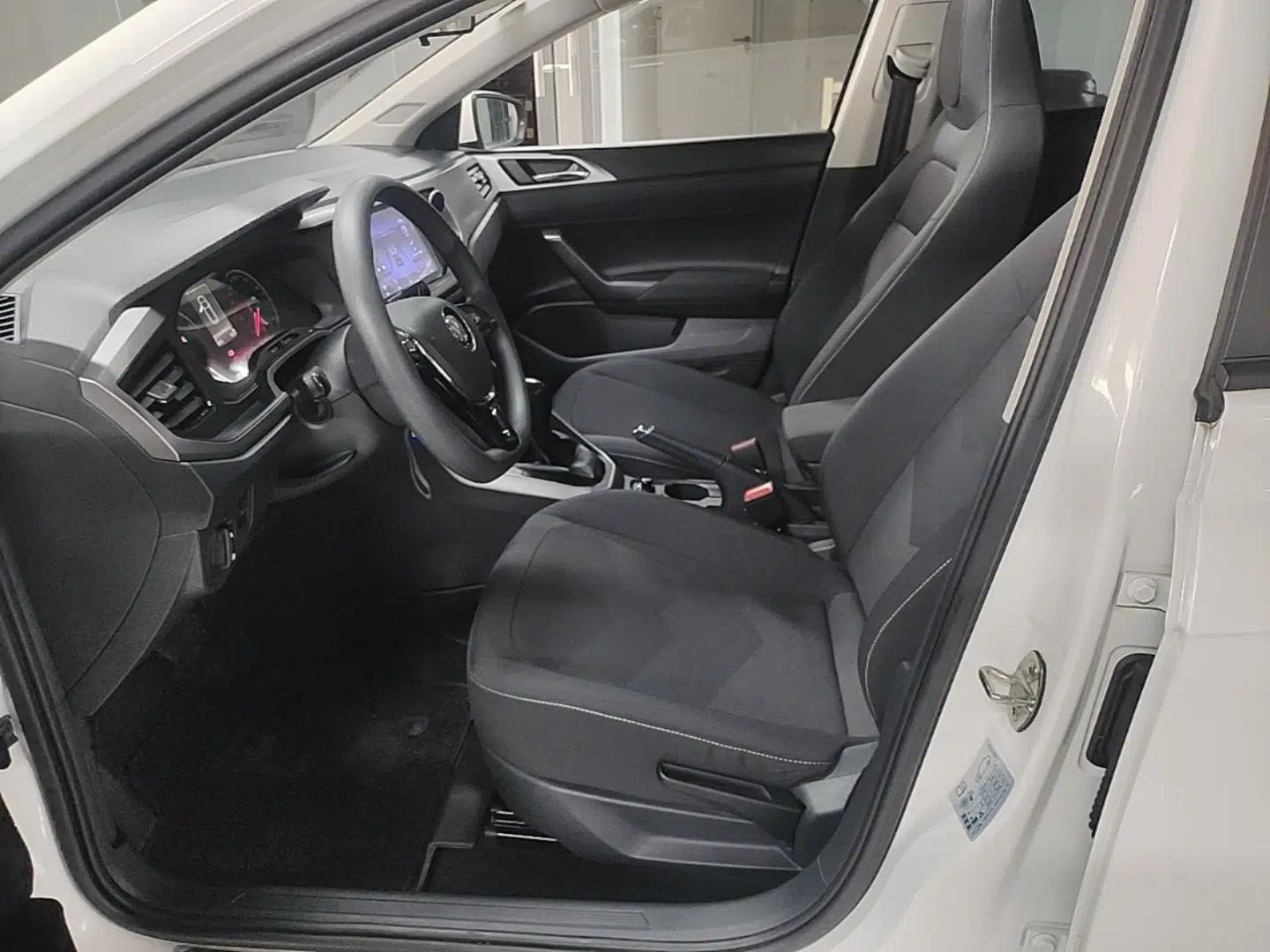 Volkswagen Polo 2019 Plus 1.5L Automatic Panoramic Enjoyment Edition — миниатюра 17