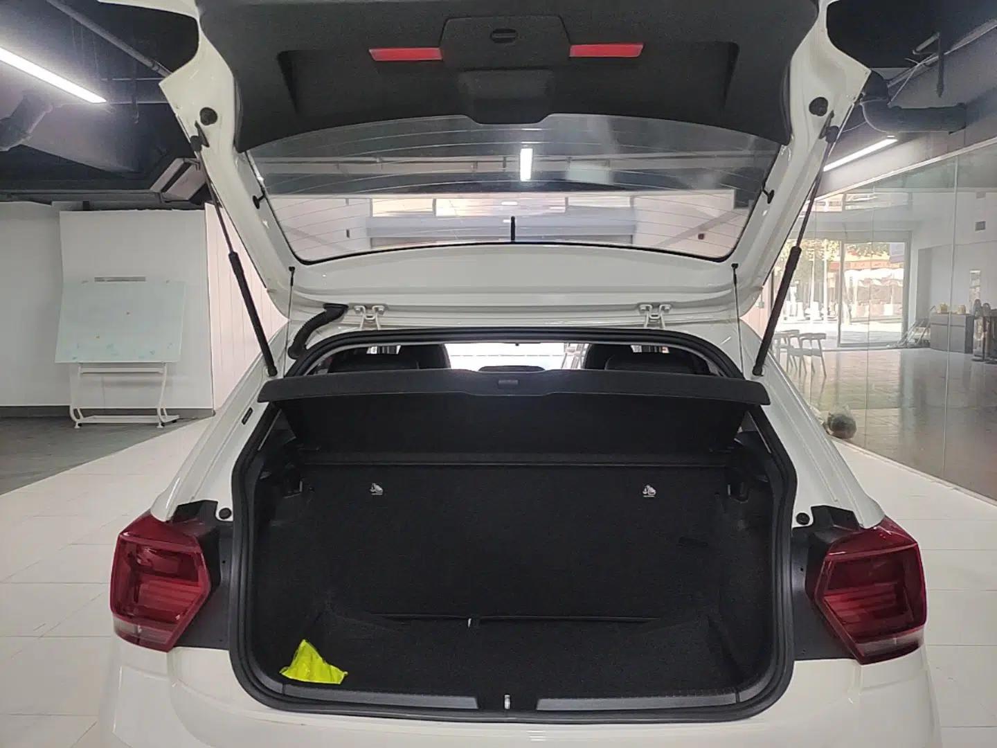 Volkswagen Polo 2019 Plus 1.5L Automatic Panoramic Enjoyment Edition — миниатюра 22