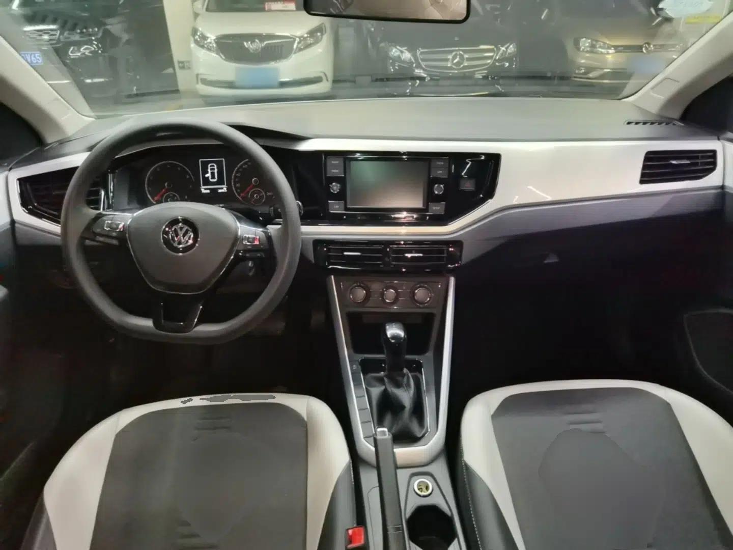 Volkswagen Polo 2019 Plus 1.5L Automatic Colorful Technology Edition — миниатюра 12