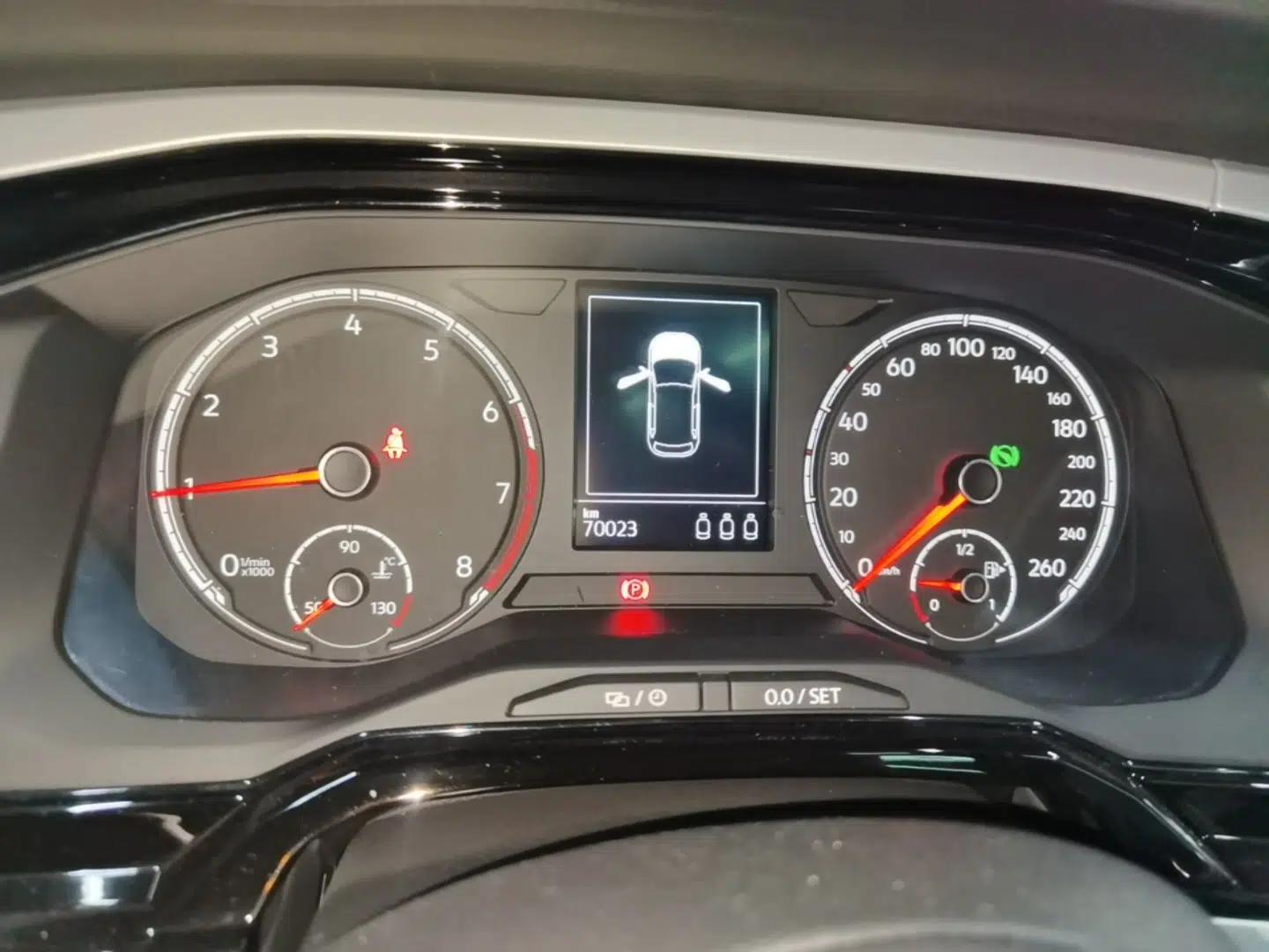 Volkswagen Polo 2019 Plus 1.5L Automatic Colorful Technology Edition — миниатюра 14