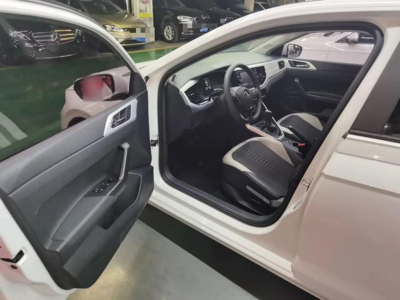 Volkswagen Polo 2019 Plus 1.5L Automatic Colorful Technology Edition — миниатюра 18