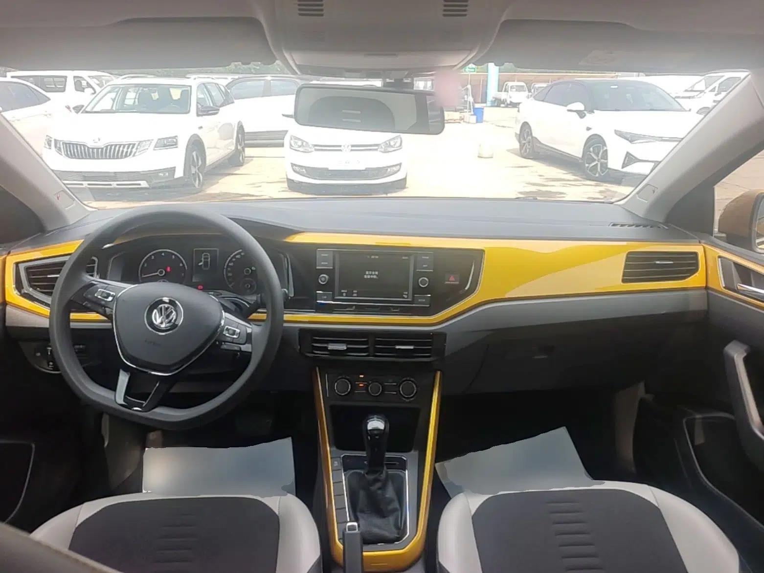 Volkswagen Polo 2019 Plus 1.5L Automatic Colorful Technology Edition — миниатюра 17