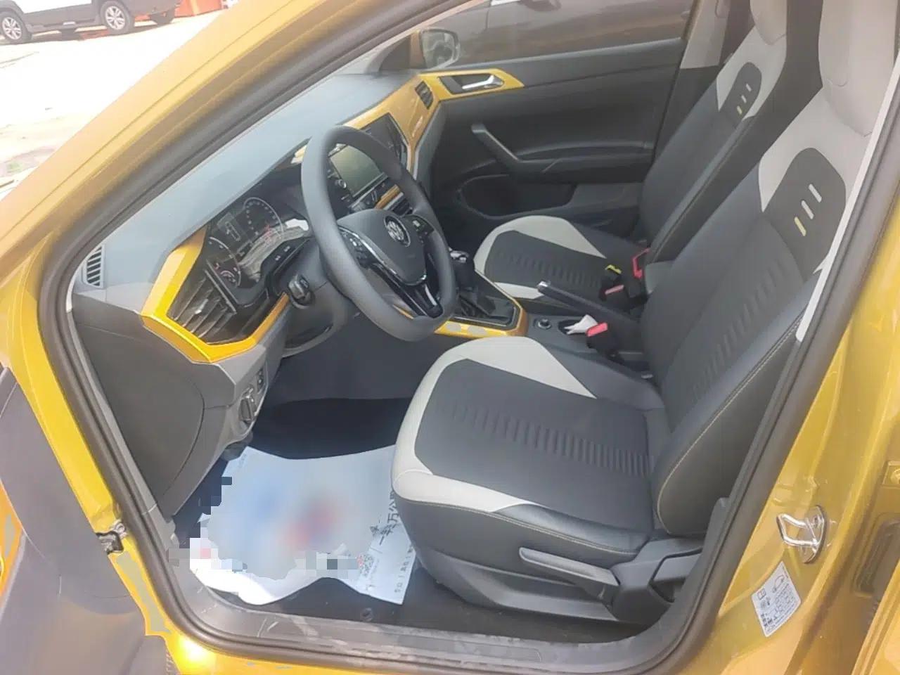 Volkswagen Polo 2019 Plus 1.5L Automatic Colorful Technology Edition — миниатюра 22