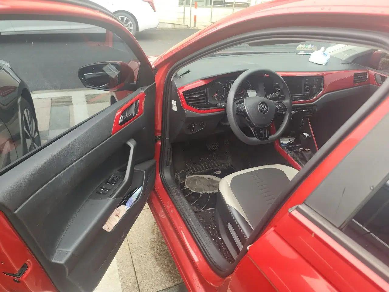 Volkswagen Polo 2019 Plus 1.5L Automatic Colorful Technology Edition — миниатюра 16